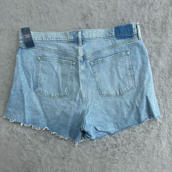 NEW Abercrombie & Fitch Women's 18 Curve Love 4" High Rise Mom Shorts Light Wash - Picture 3 of 12